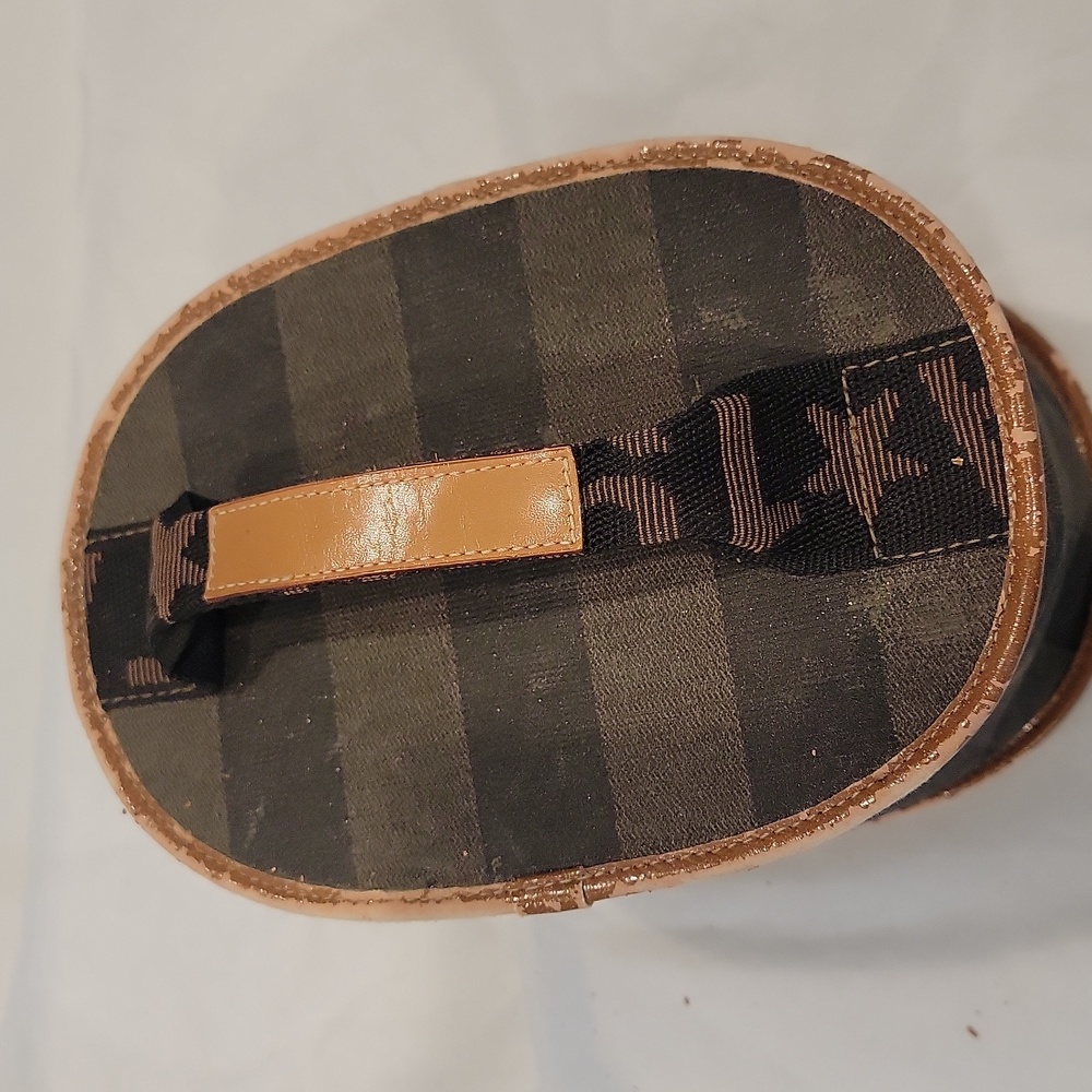 Authentic Fendi vanity kit - Picture 3 of 10